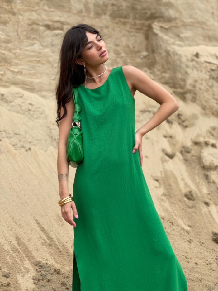 Платье без рукавов с разрезами зелёное