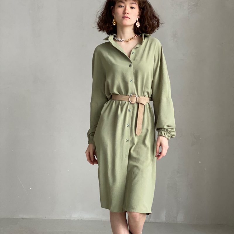 5374 Платье-рубашка со спущенным плечом оливковое