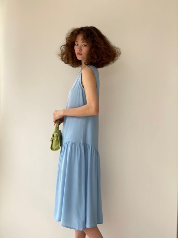 6335 Платье с асимметричным воланом нежно-голубое